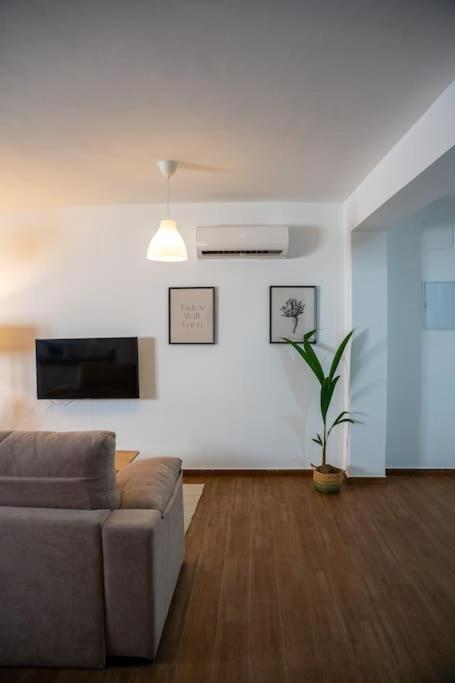 California Duenas Apartment *